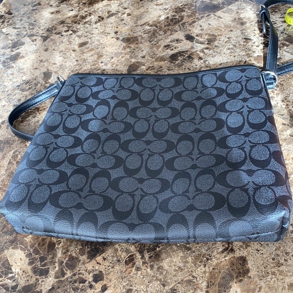 COPY - Coach cross body bag - Picture 5 of 14